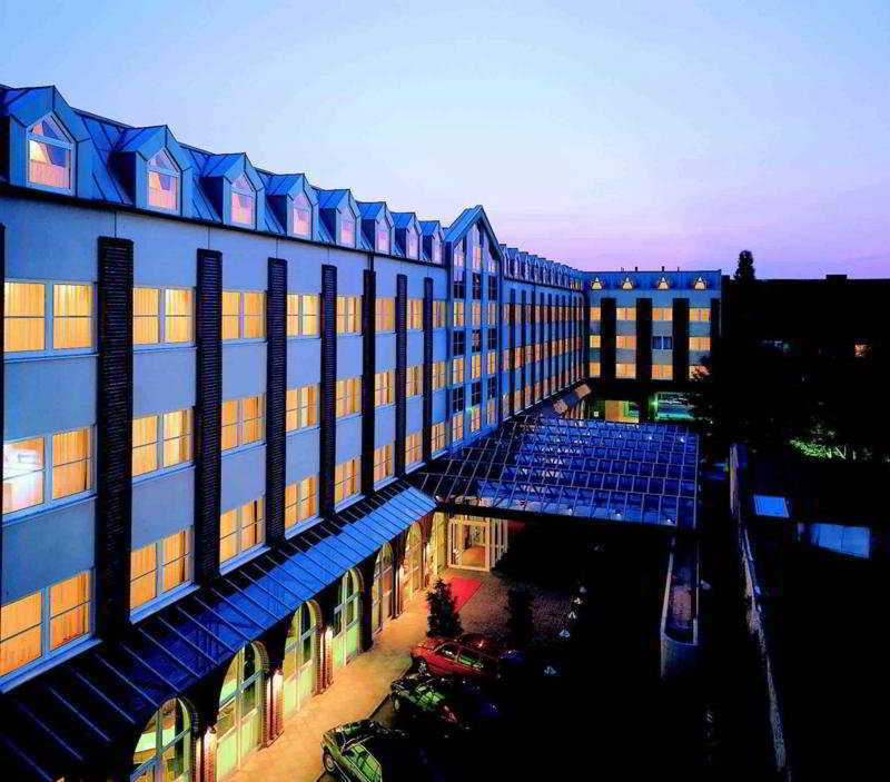 Dorint Airport-Hotel Berlin-Tegel Berlim Exterior foto