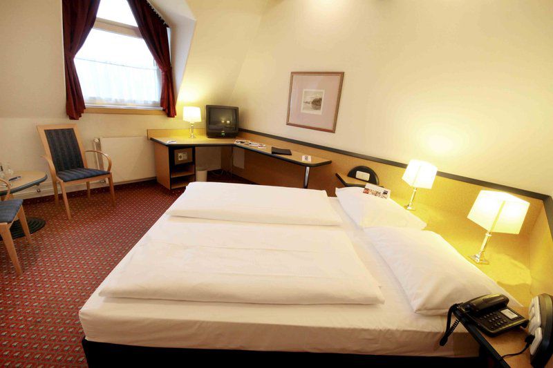 Dorint Airport-Hotel Berlin-Tegel Berlim Quarto foto